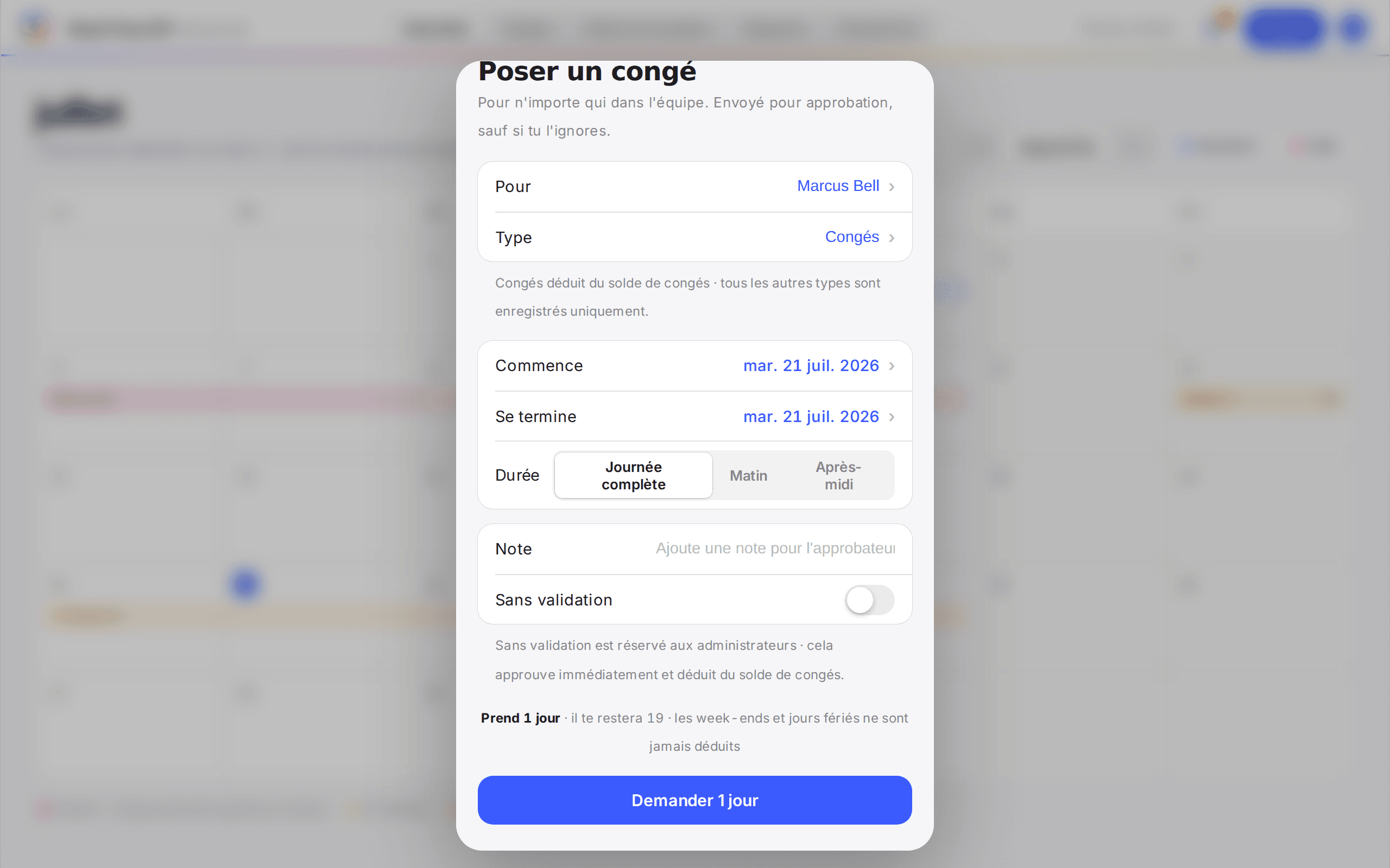 Le formulaire Ajouter un congé avec des dates passées et le bouton Ignorer l'approbation